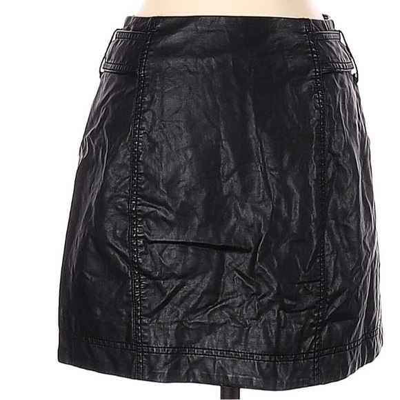 Free People Black “Feeling Fresh” Faux Leather Mini Skirt NWOT - Picture 4 of 7